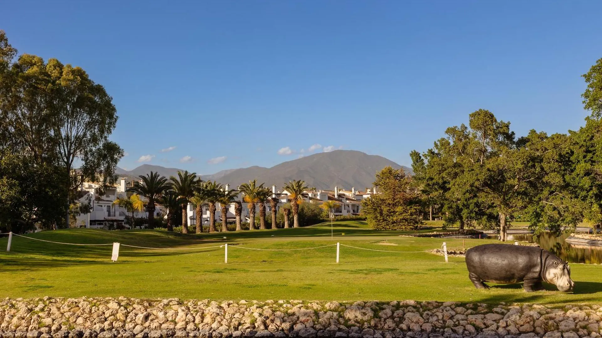 Apartment With Large Terrace, Swimming Pool And Green Areas, Next To Puerto Banus Marbella 0*,