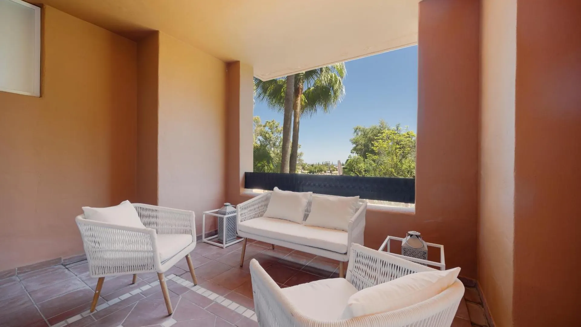 Apartment With Large Terrace, Swimming Pool And Green Areas, Next To Puerto Banus Marbella