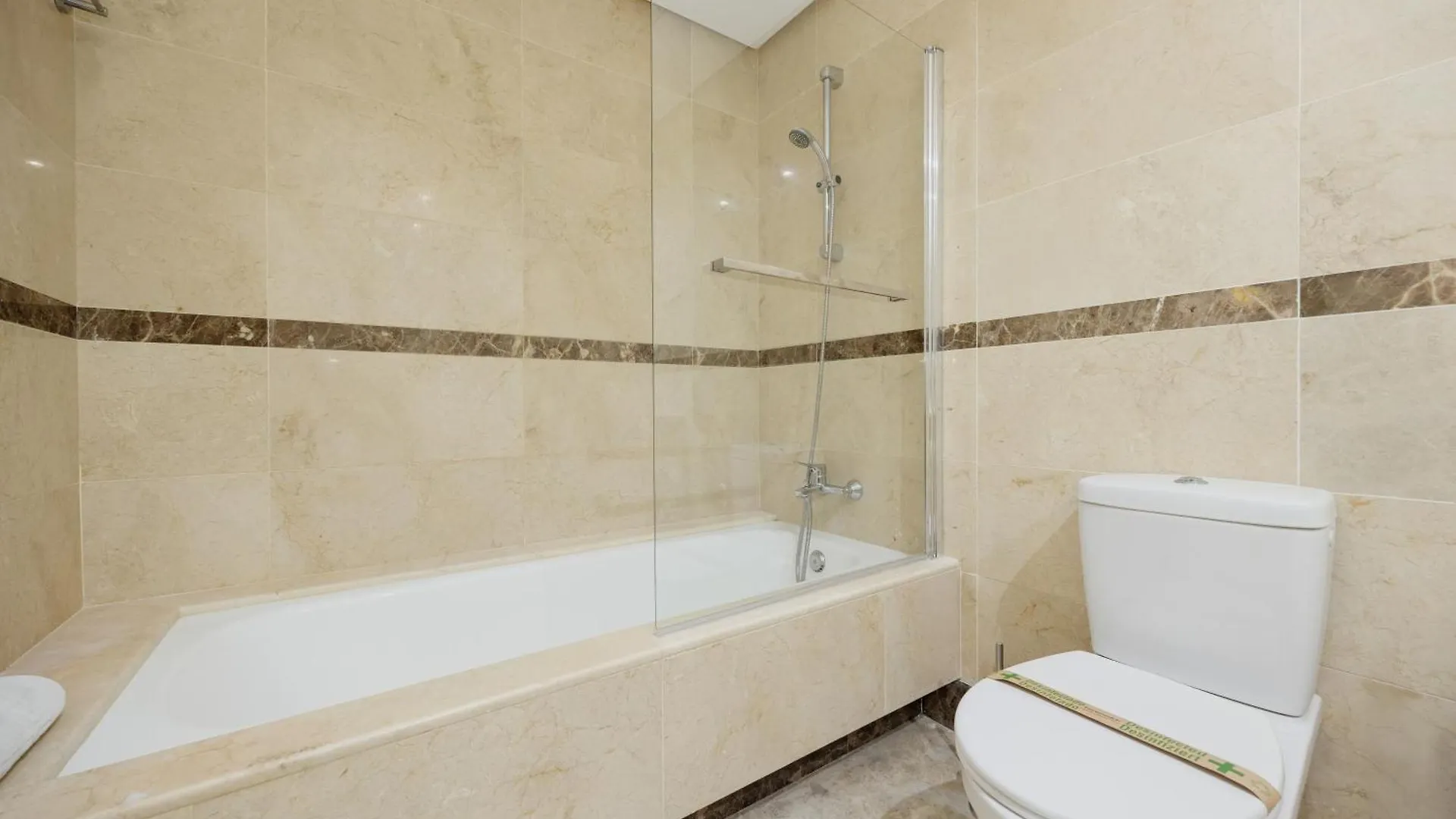 Apartment With Large Terrace, Swimming Pool And Green Areas, Next To Puerto Banus Marbella
