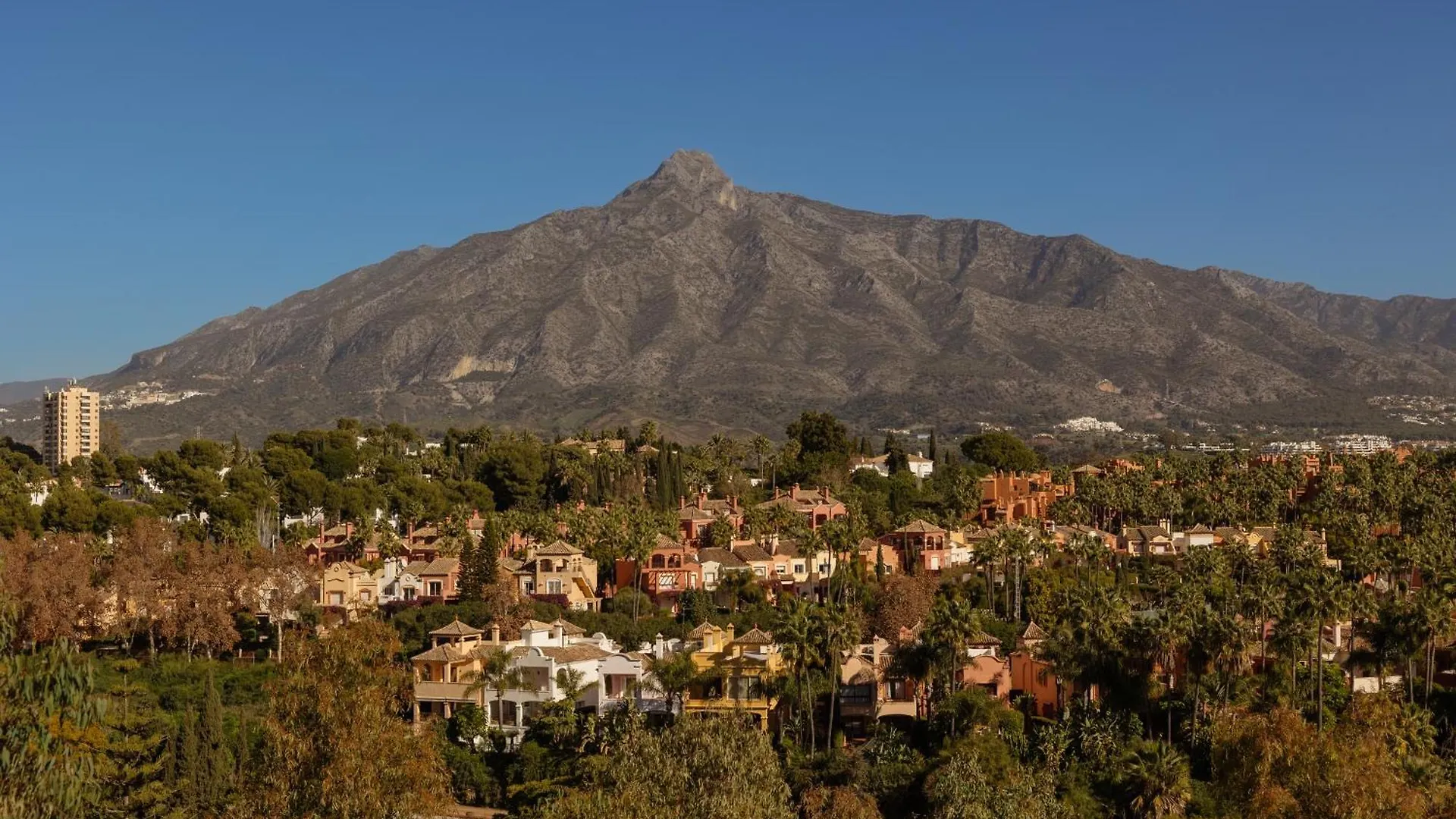 Apartment With Large Terrace, Swimming Pool And Green Areas, Next To Puerto Banus Marbella España