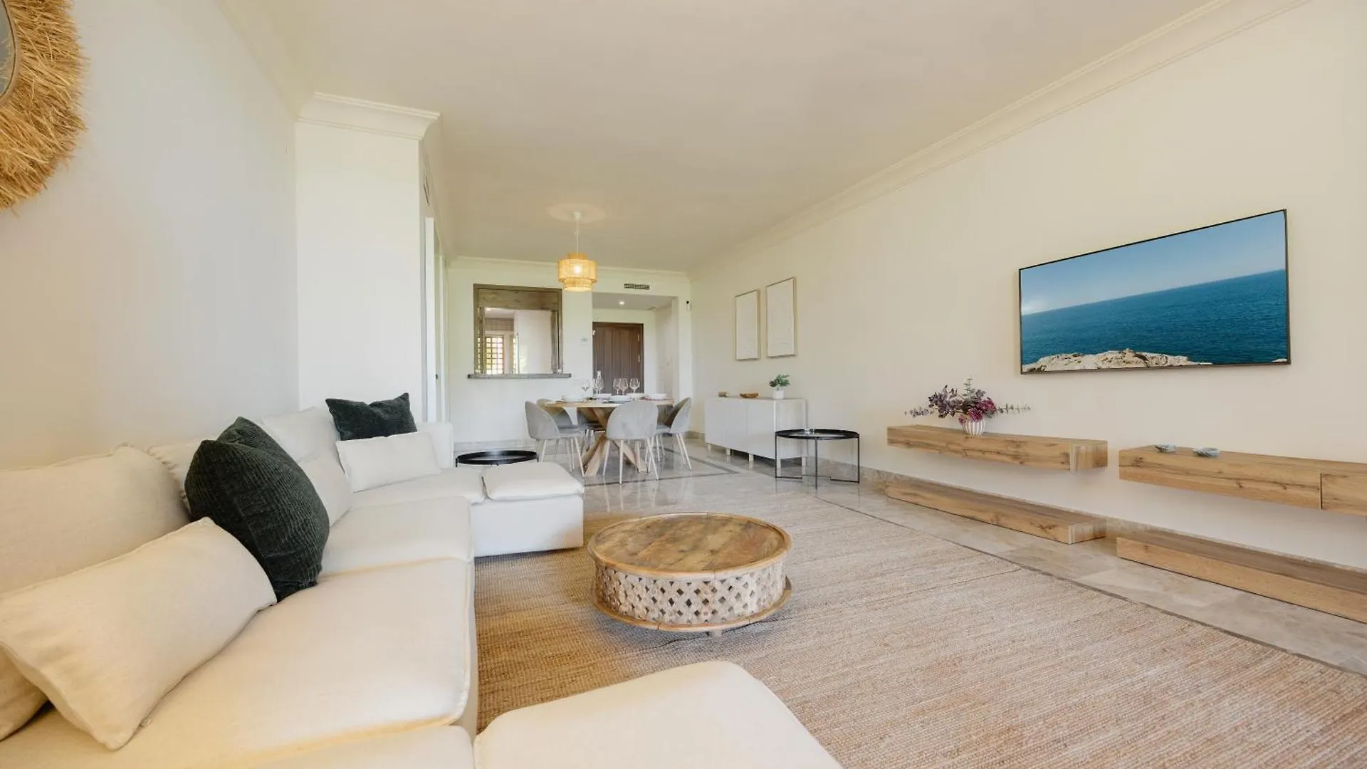 Apartment With Large Terrace, Swimming Pool And Green Areas, Next To Puerto Banus Marbella 0*,  España