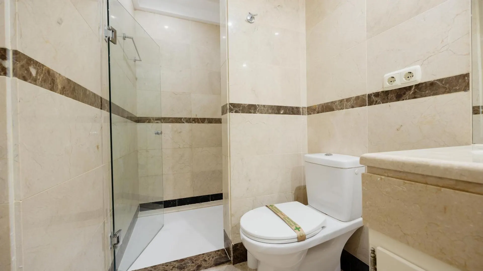 Apartment With Large Terrace, Swimming Pool And Green Areas, Next To Puerto Banus Marbella