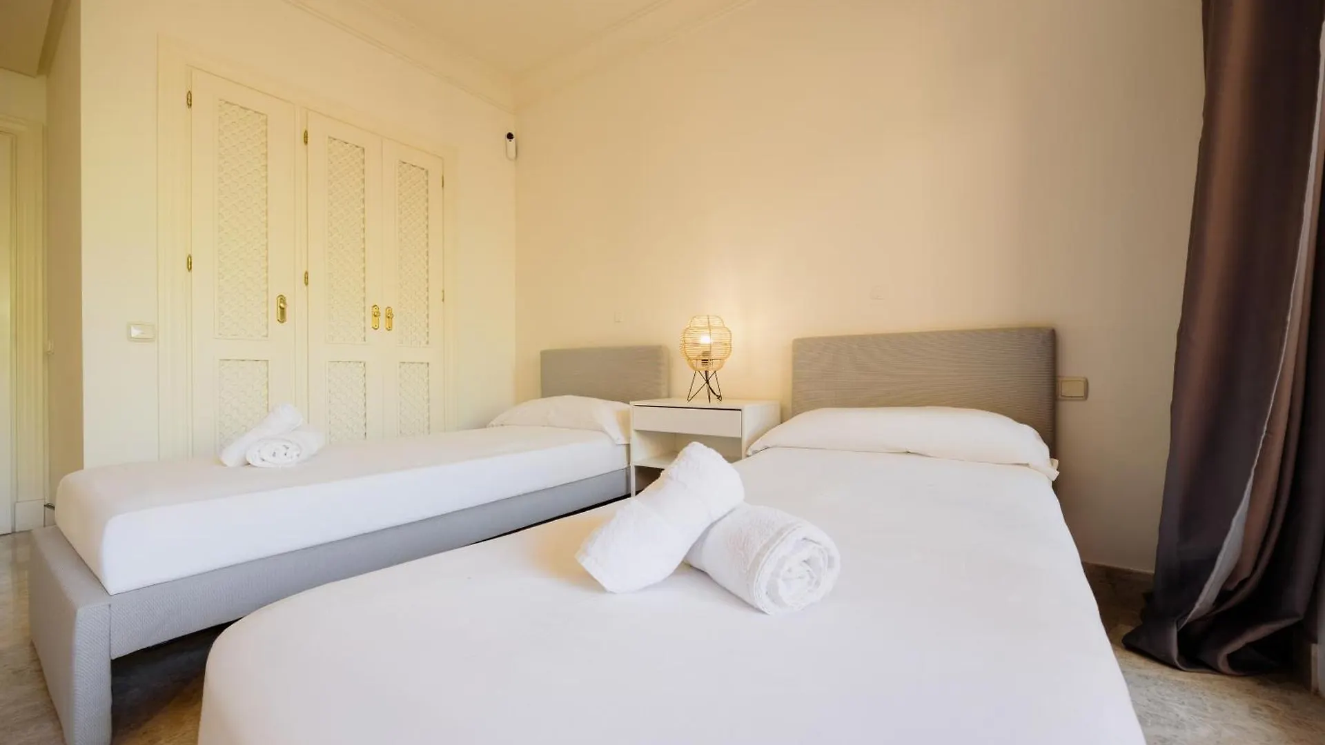 Apartment With Large Terrace, Swimming Pool And Green Areas, Next To Puerto Banus Marbella España