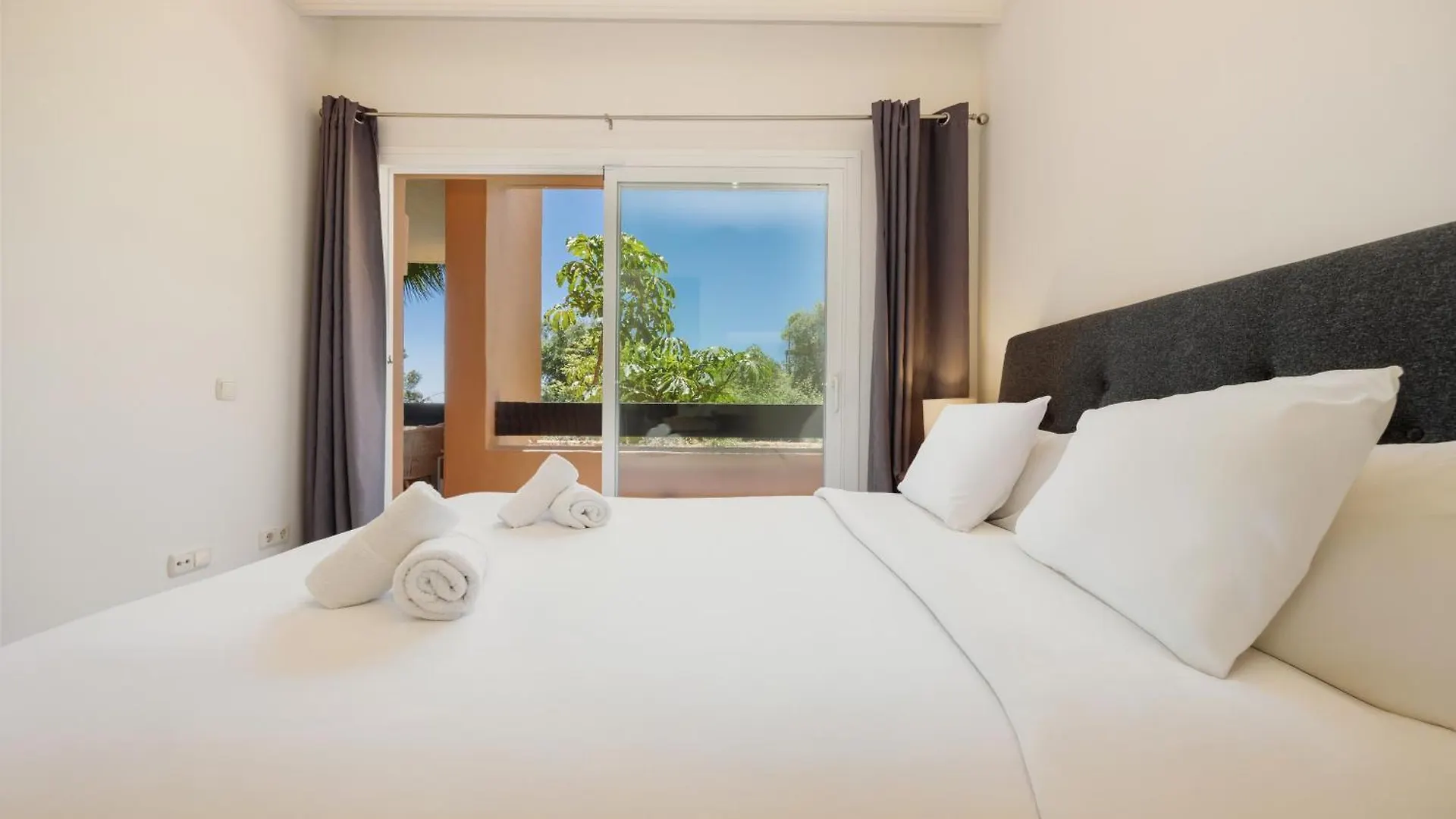 Apartment With Large Terrace, Swimming Pool And Green Areas, Next To Puerto Banus Marbella