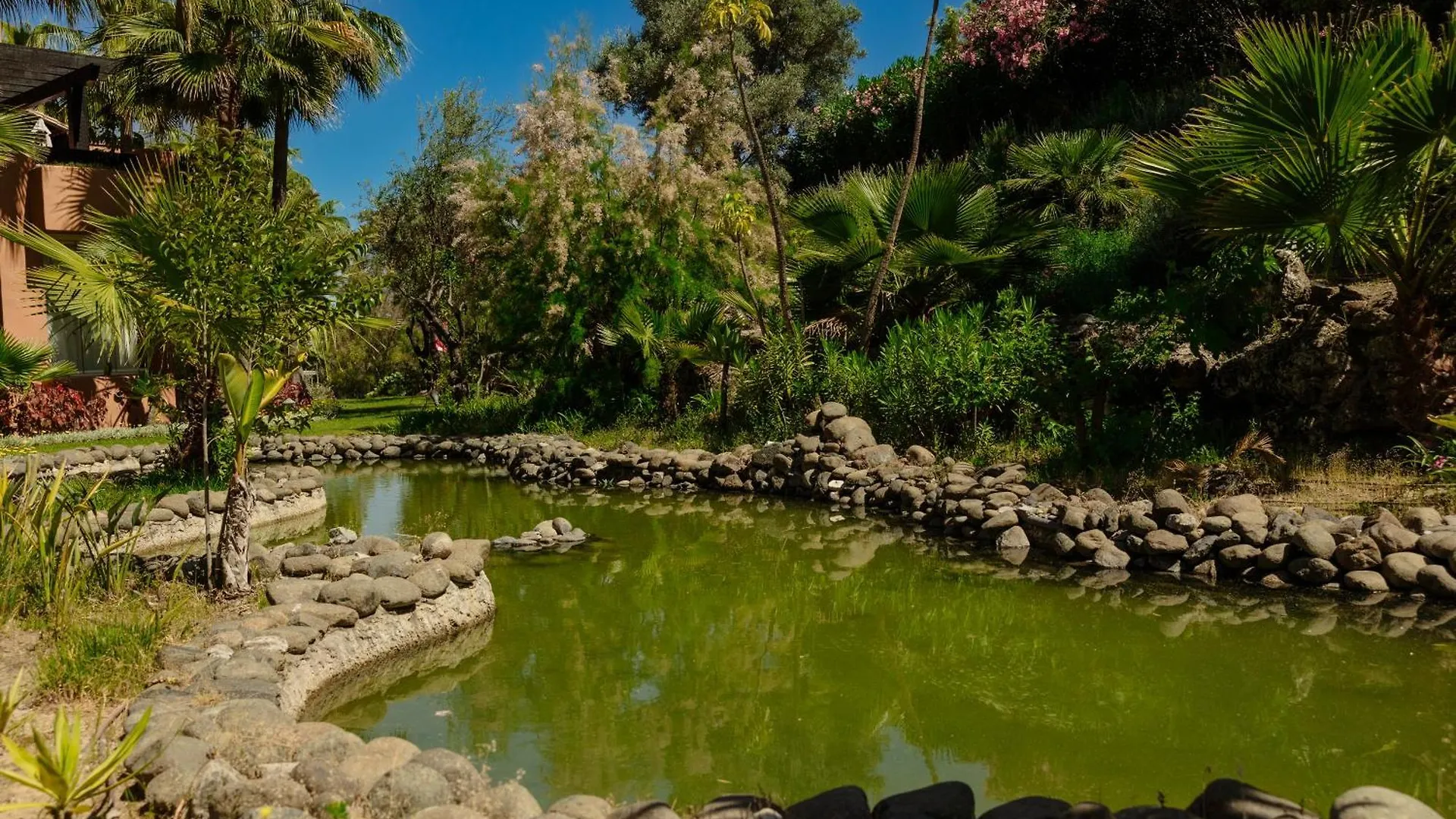 Apartment With Large Terrace, Swimming Pool And Green Areas, Next To Puerto Banus Marbella 0*,