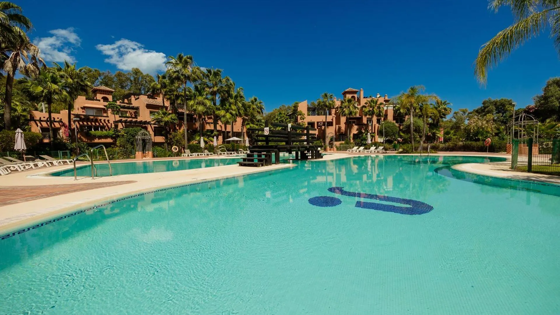 Apartment With Large Terrace, Swimming Pool And Green Areas, Next To Puerto Banus Marbella