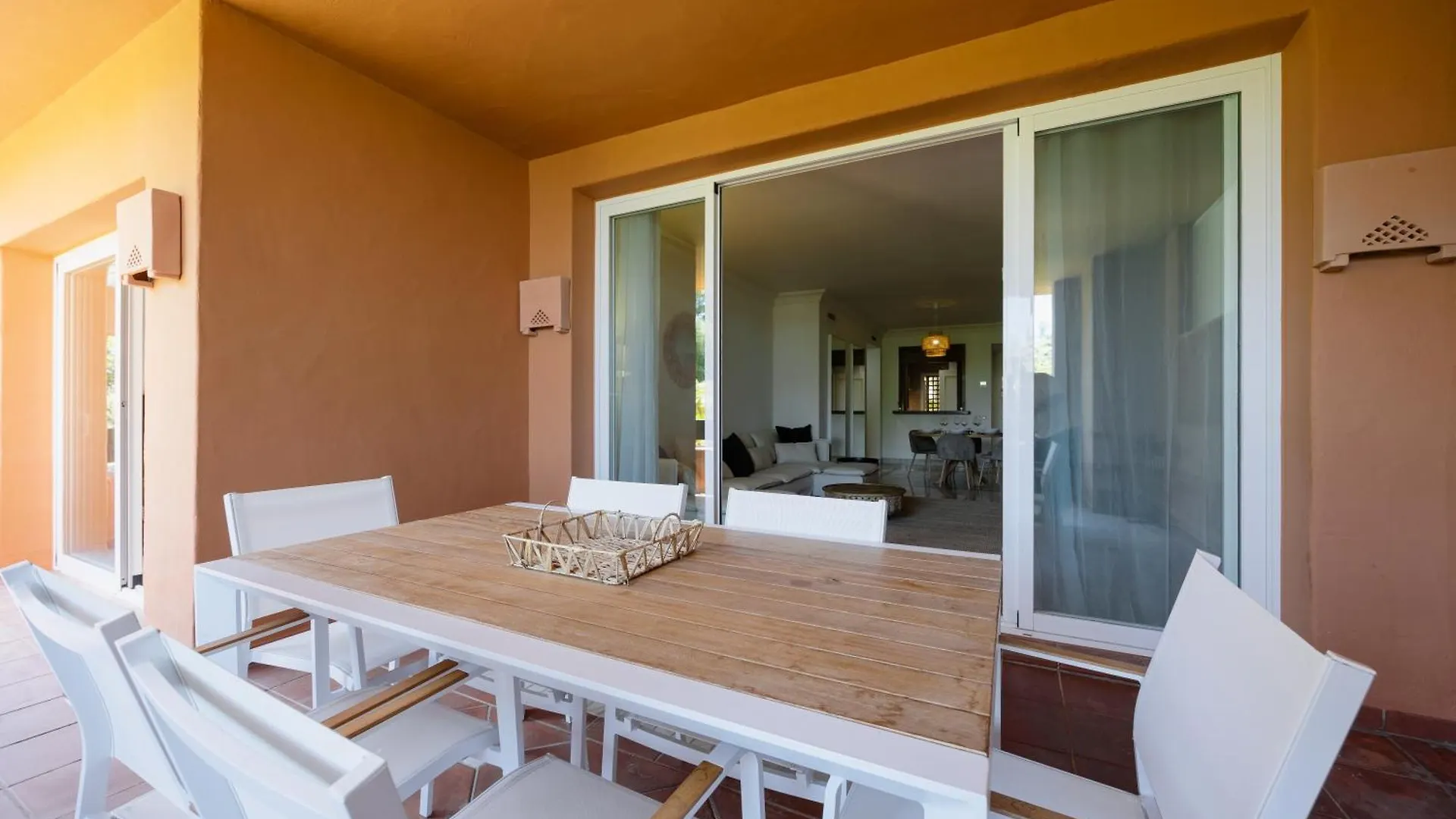 Apartment With Large Terrace, Swimming Pool And Green Areas, Next To Puerto Banus Марбелья