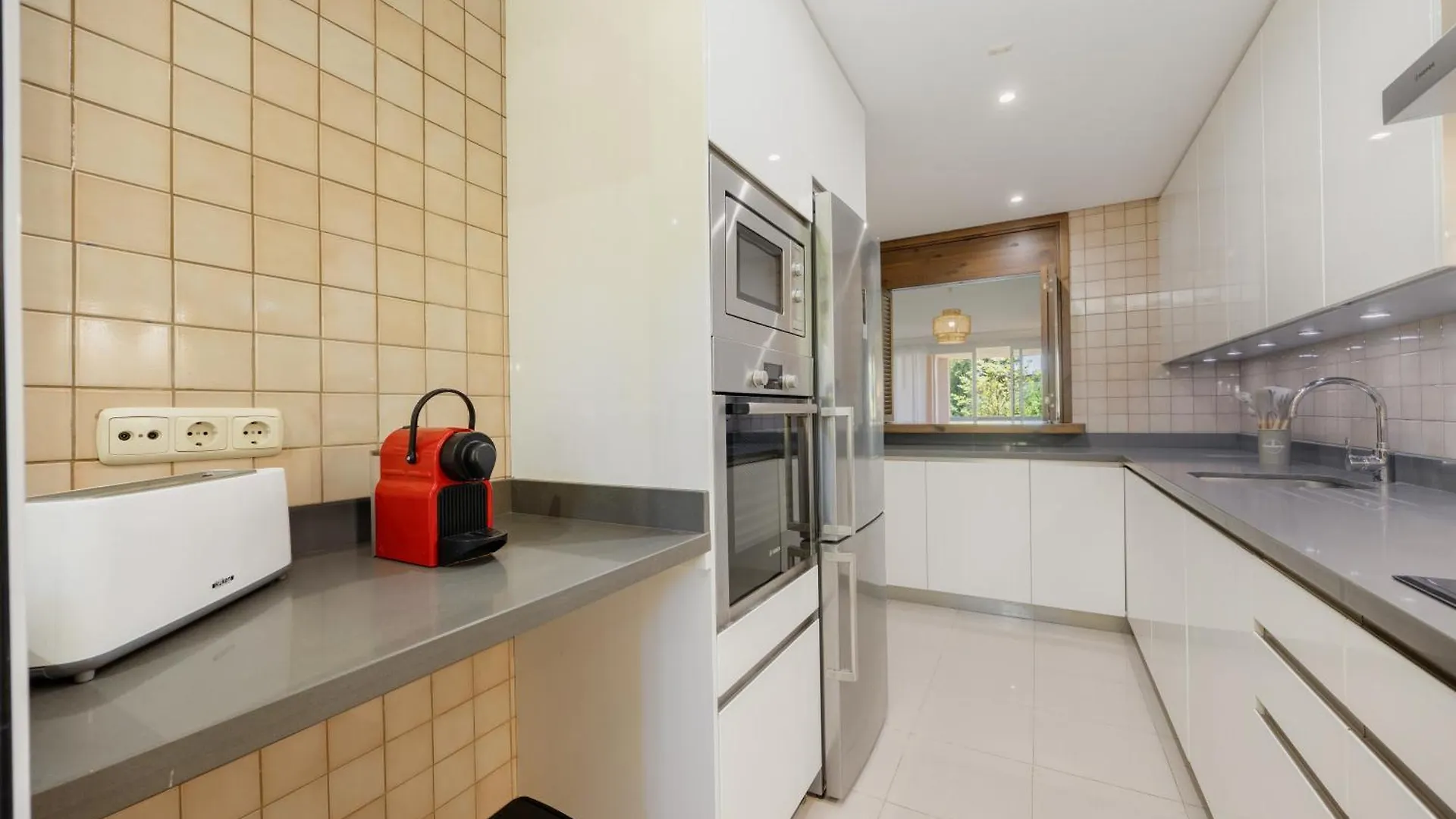 Apartment With Large Terrace, Swimming Pool And Green Areas, Next To Puerto Banus Marbella
