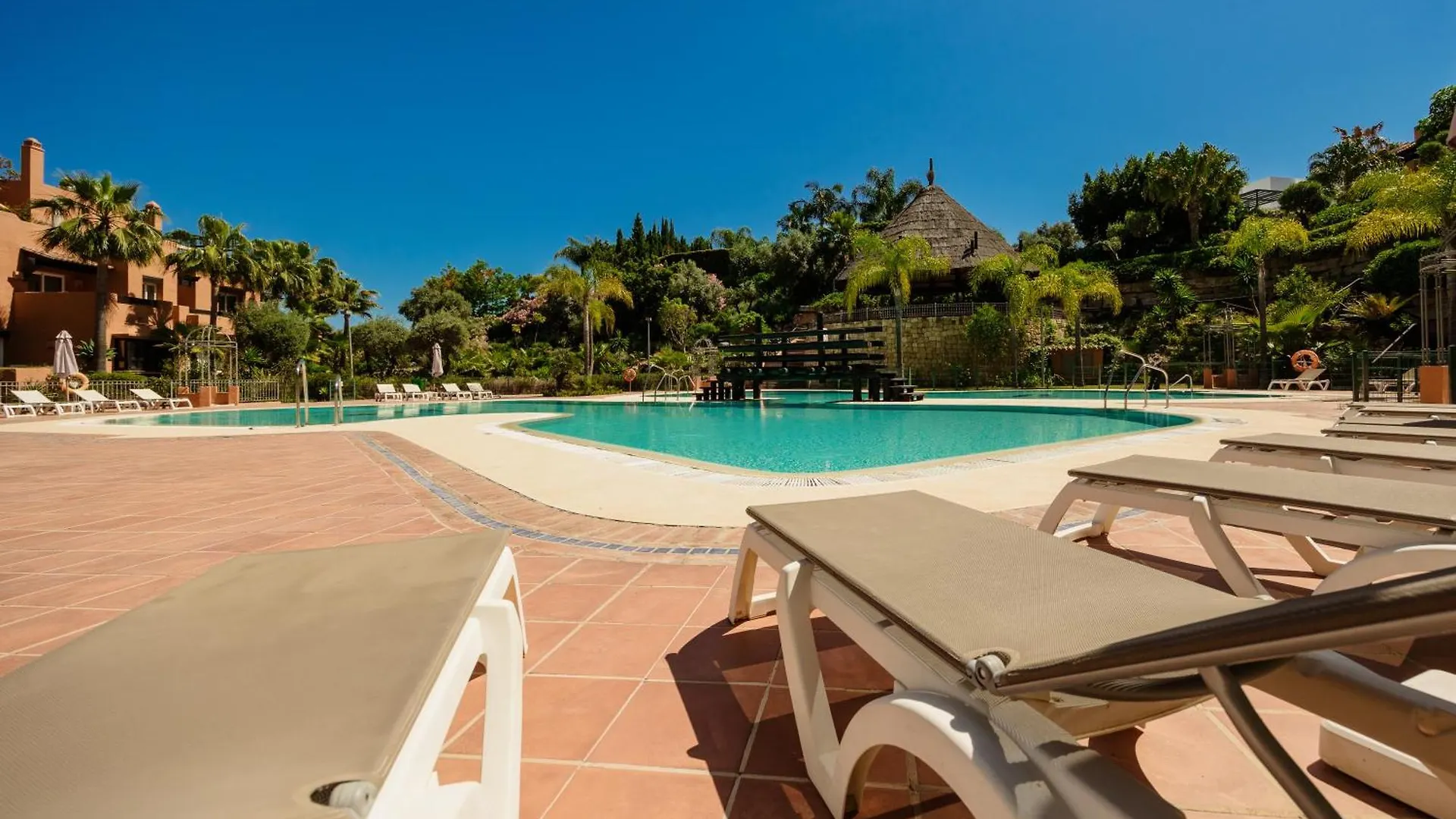 Apartment With Large Terrace, Swimming Pool And Green Areas, Next To Puerto Banus Marbella